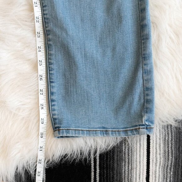 TALBOTS STRAIGHT LEG FLAWLESS HIGH WAIST JEANS LIGHT WASH DENIM SZ 10 - Picture 8 of 9
